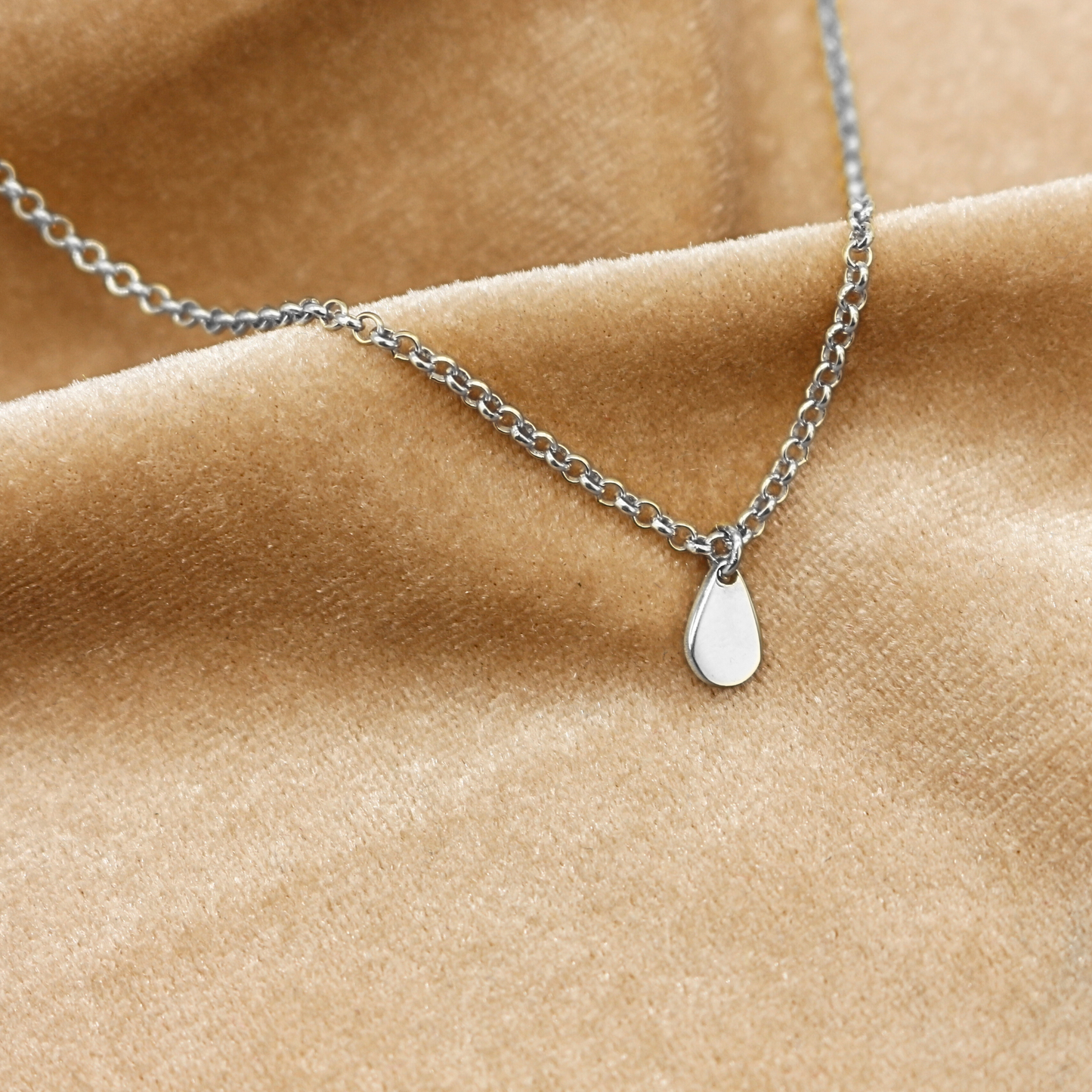Collana Rolò 2mm con Charm a Goccia Small