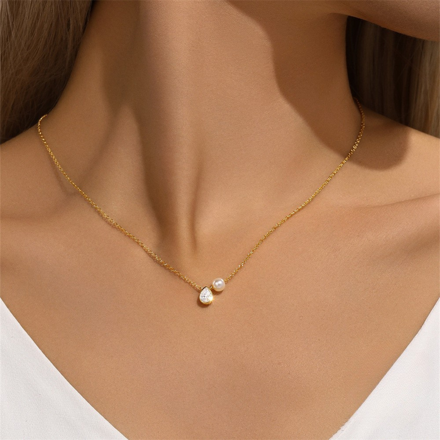 Collana con Punto Luce a Goccia e Perla