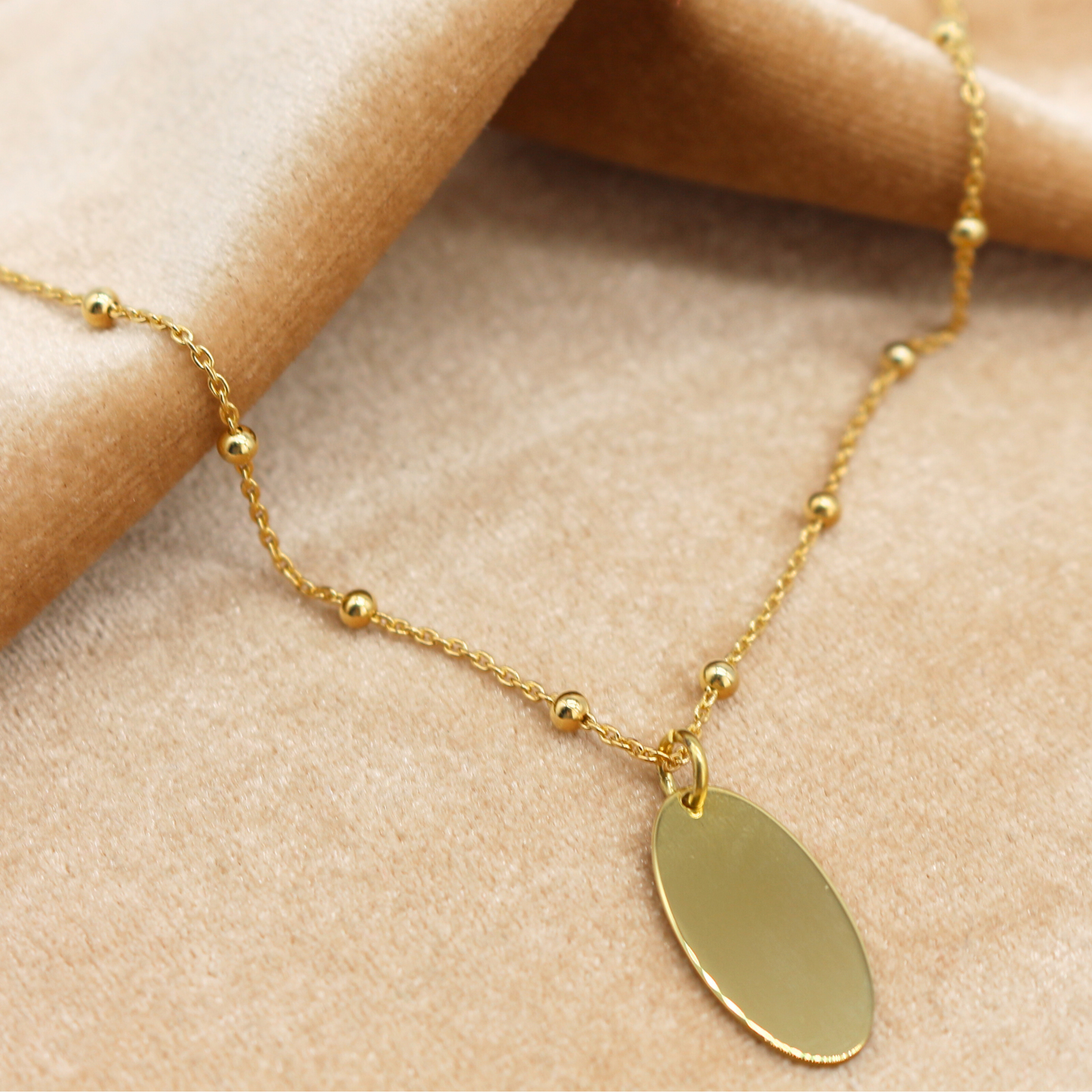 Collana a Sfere con Charm Ovale
