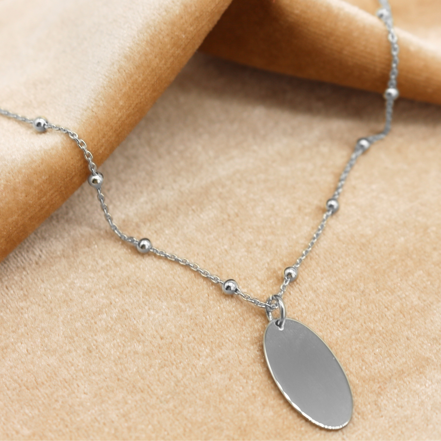 Collana a Sfere con Charm Ovale